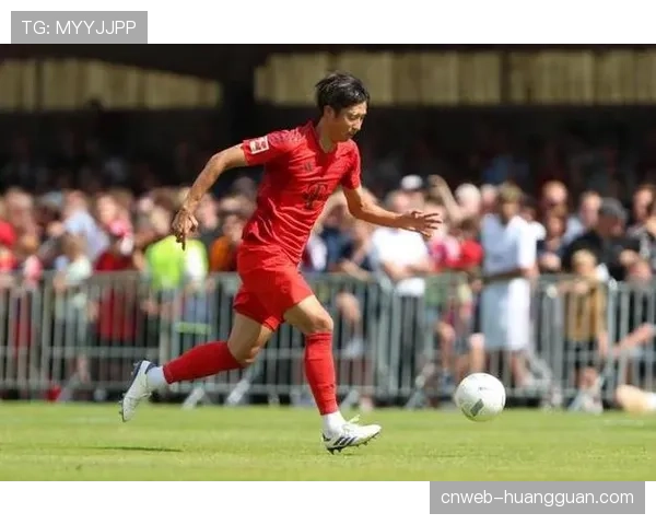 拜仁官方训练视频显示，球队重点演练了边后卫内收的新战术